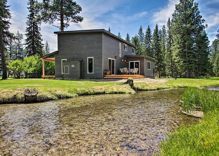 Creekfront Lincoln Home, Steps From Downtown!