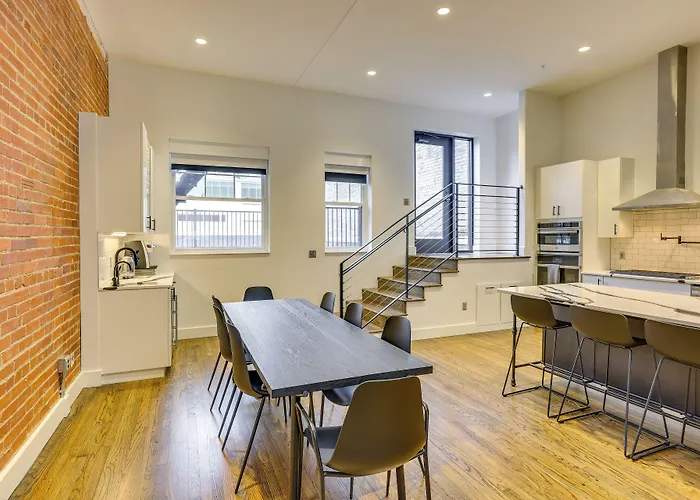 Downtown Omaha Getaway W/ Deck & Gas Grill!