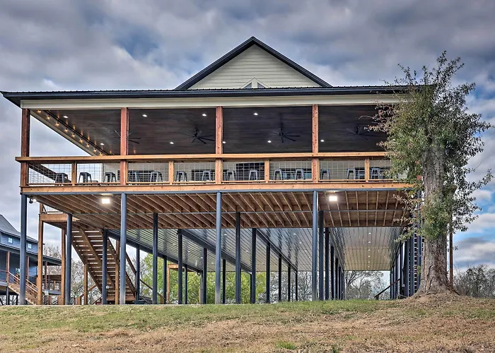 Lavish Riverfront Escape W/ Gas Grill!