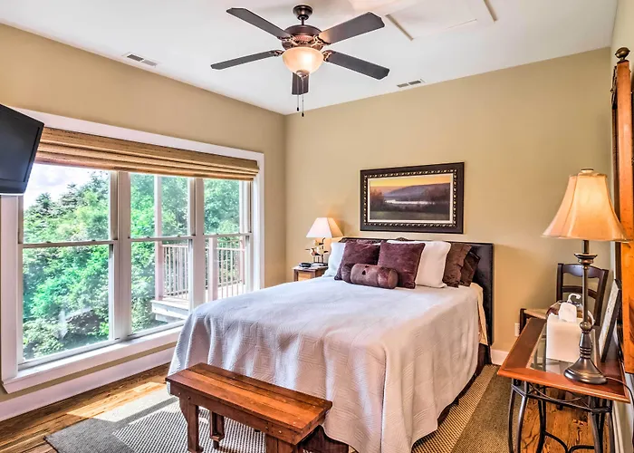 Center Hill Lake Rental: Steps To Hurricane Marina