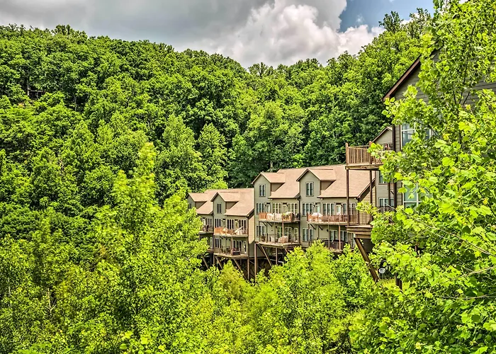 Center Hill Lake Rental: Steps To Hurricane Marina