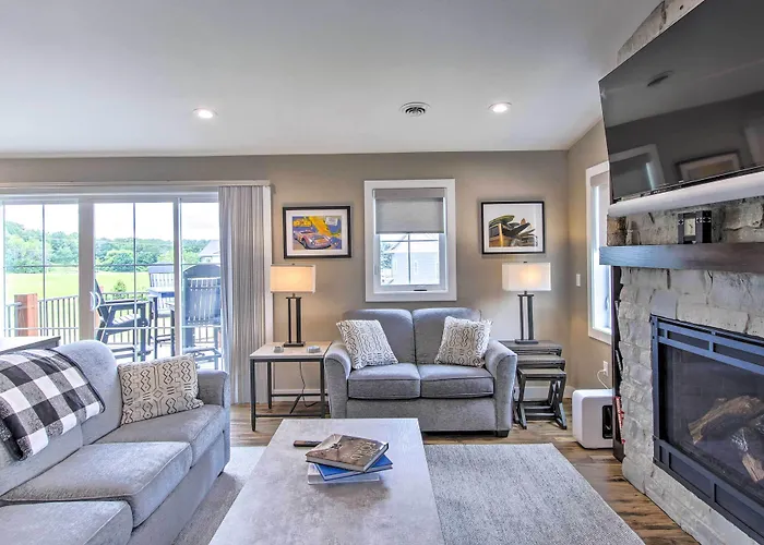 Chic Plymouth Townhome < 1 Mi To Road America