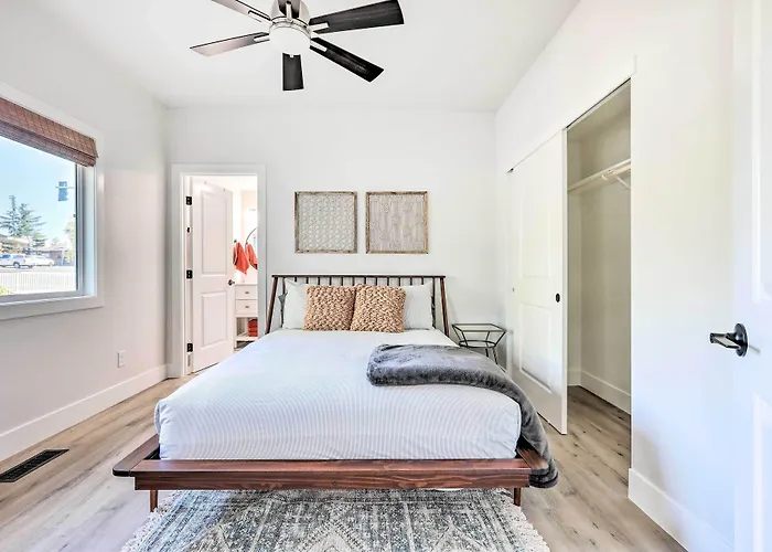 Boho-Chic Folsom Retreat: Walkable Location!