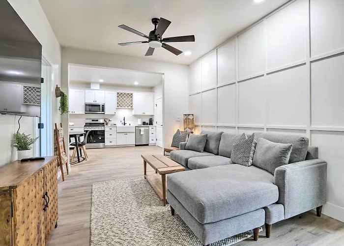 Boho-Chic Folsom Retreat: Walkable Location!