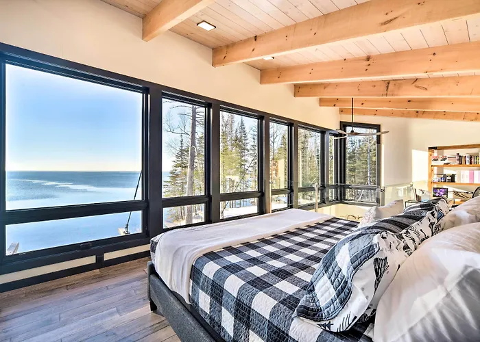 Lake Superior Fall/Winter Cabin: Fire Pit & Beach