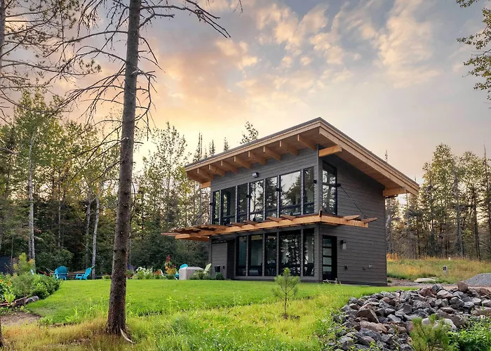 Lake Superior Fall/Winter Cabin: Fire Pit & Beach