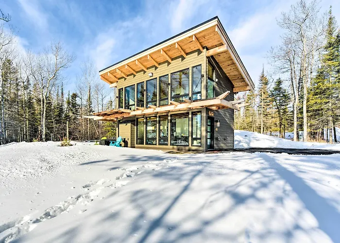 Lake Superior Fall/Winter Cabin: Fire Pit & Beach