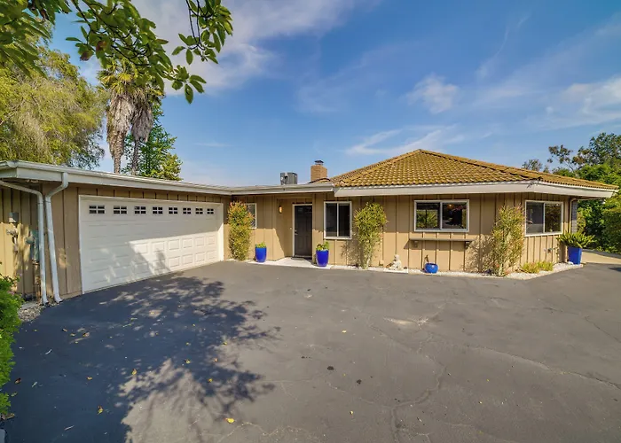Fallbrook Home W/ Mountain Views: Close To Hiking!