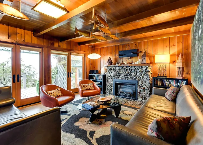 'The Nest' Gorgeous Waterfront La Conner Getaway!