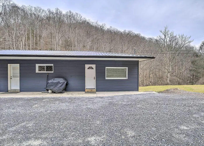 Mullens Cabin W/ Gas Grill & Mountain Views!