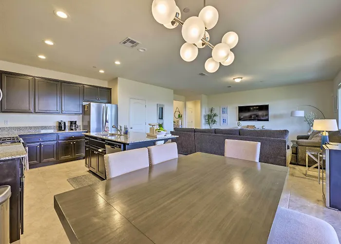 Visalia Home W/ Yard: 4 Mi To Downtown!