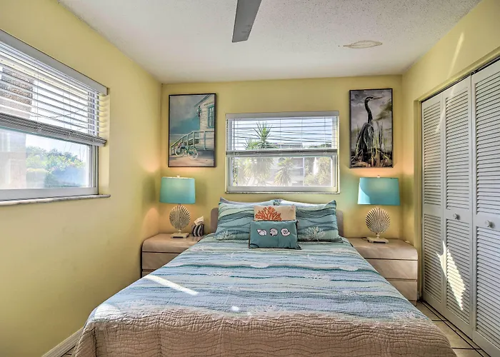 Comfy Dunedin Escape: 1 Block To Main Street!