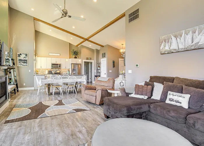 'Gorge Retreat' - Modern Carson Home W/ Mtn Views!