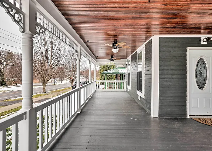 Walkable Sodus Point Retreat < 1 Mi To Lake