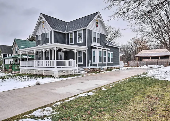 Walkable Sodus Point Retreat < 1 Mi To Lake