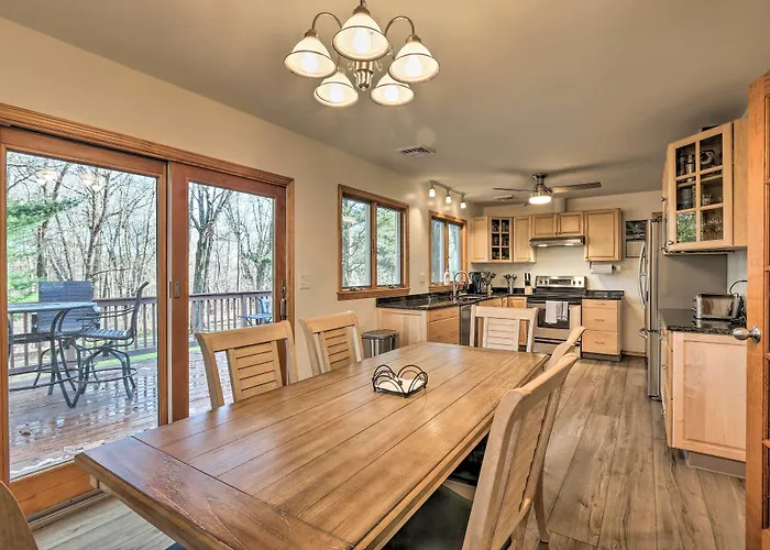 Family-Friendly Woodbury Home With Yard + Deck!