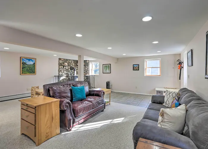 Family-Friendly Woodbury Home With Yard + Deck!