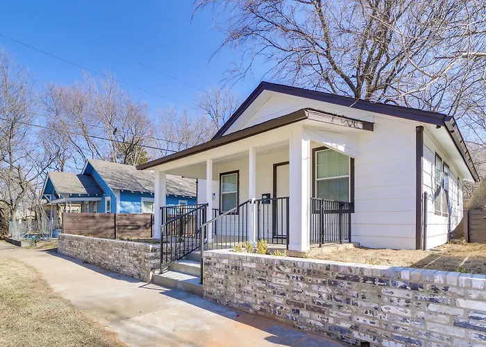 Convenient Tulsa Home - 2 Mi To Downtown!