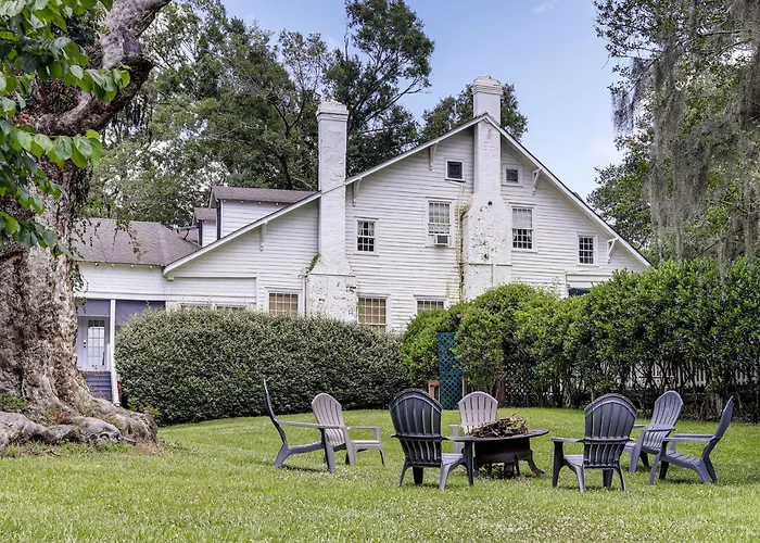 Historic 5,400-Sq-Ft Woodville Estate W/ Pool