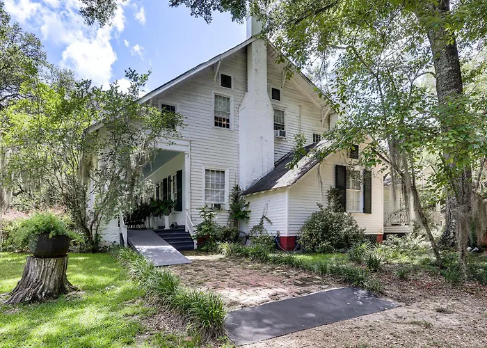 Historic 5,400-Sq-Ft Woodville Estate W/ Pool