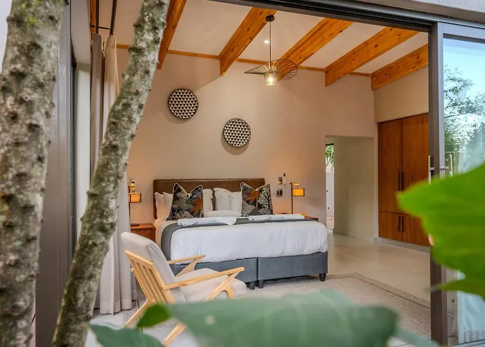 Bushbaby Valley Lodge