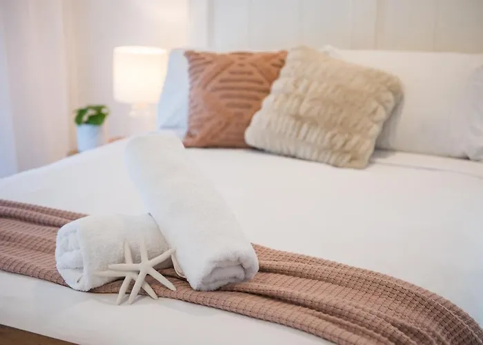 Beach House On Main - Airlie Beach