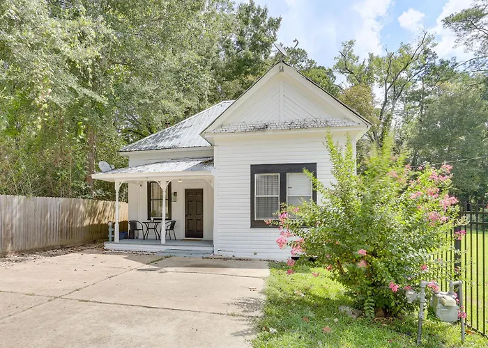 Cozy Livingston House W/ Fenced Yard + Patio!