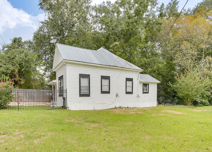 Cozy Livingston House W/ Fenced Yard + Patio!