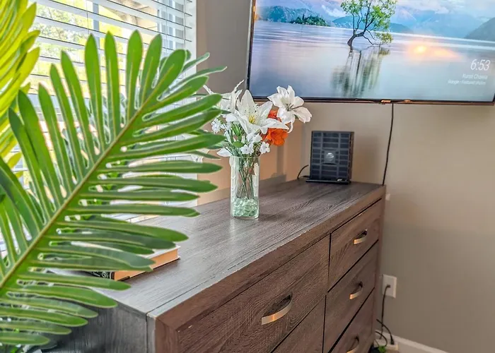 4Br Home With Calif King Bed Sleeps 10, Gym Near Airport