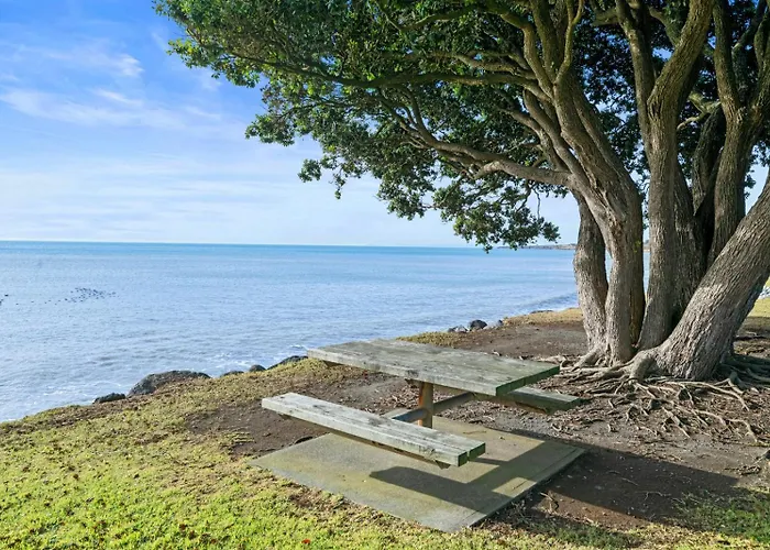 Ekhaya - New Plymouth Holiday Home