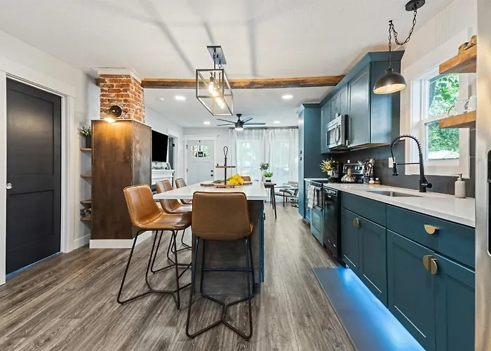 Modern Gatsby 2B15B Caldwell Near Golf Course!