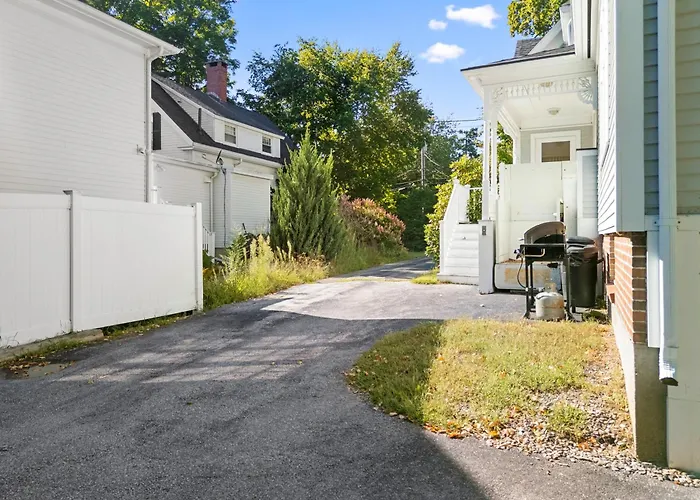 Parker House: Historic Home - Walk Downtown, Dog-Friendly & Washer/Dryer