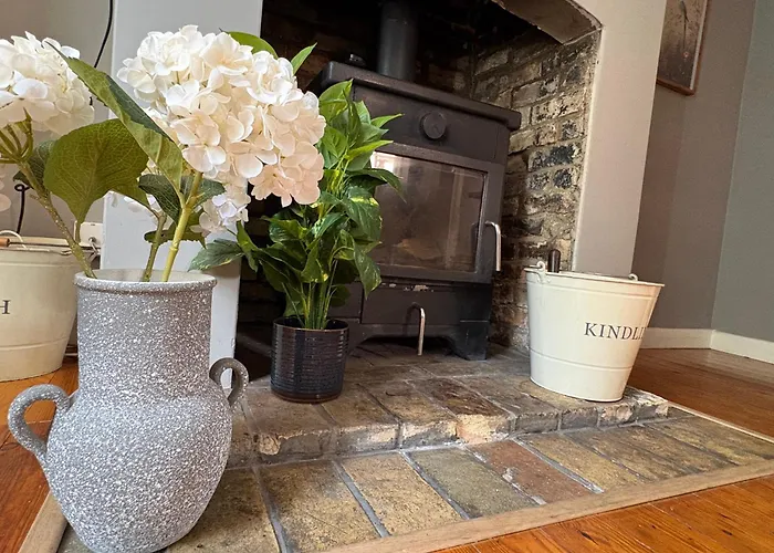 The Holts Cosy Cottage Sleeps 6 With Log Burner, Close To Cambridge