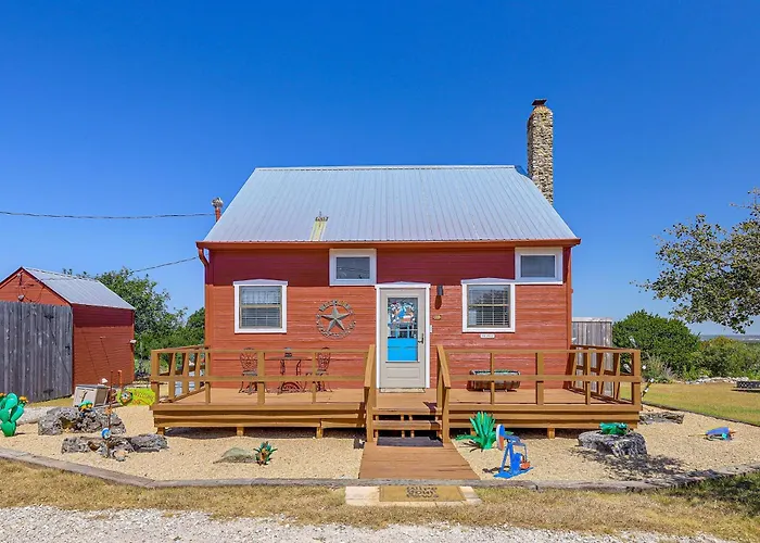 Pet-Friendly Fredericksburg Cabin W/ Hot Tub!