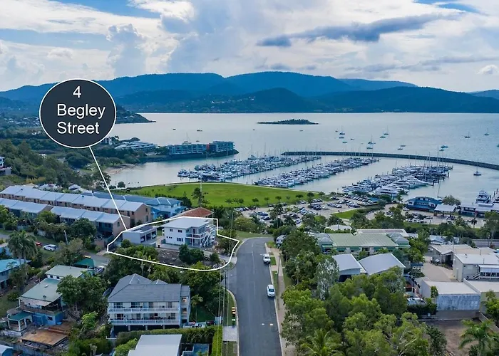 Nautical Views - Airlie Beach