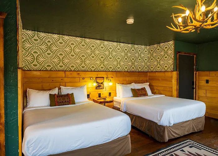 Chinook Winds Lodge