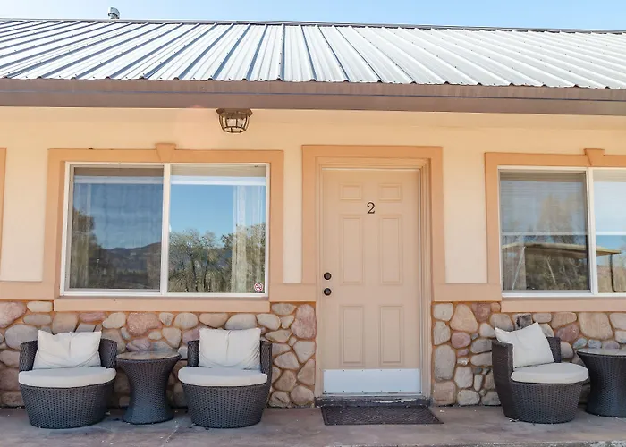 Mountain Ridge Cabins & Lodging Between Bryce And Zion National Park