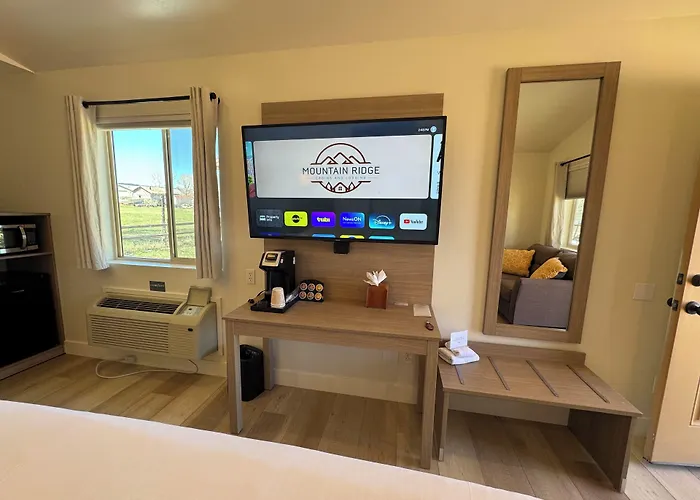 Mountain Ridge Cabins & Lodging Between Bryce And Zion National Park