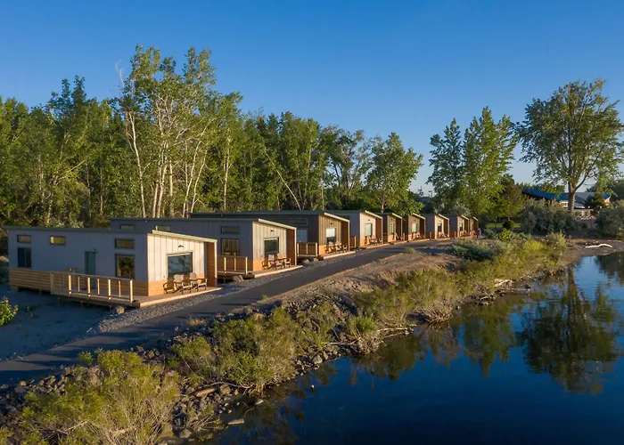 River Lodge And Cabins