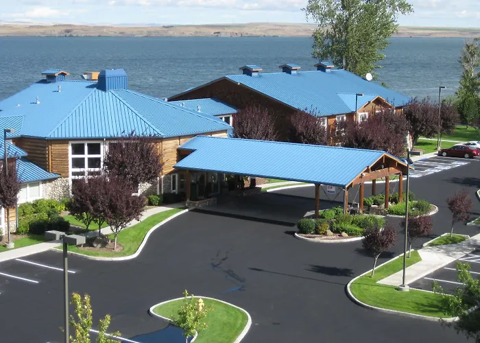 River Lodge And Cabins