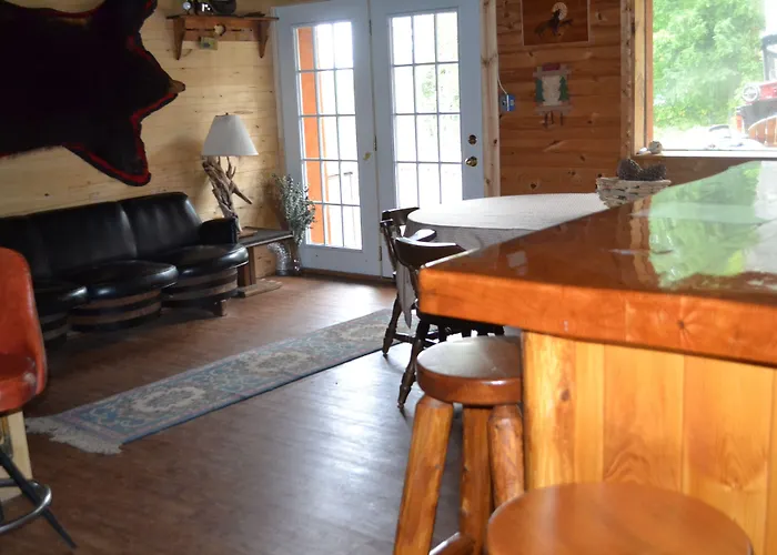 Aj'S Lodge And Oven