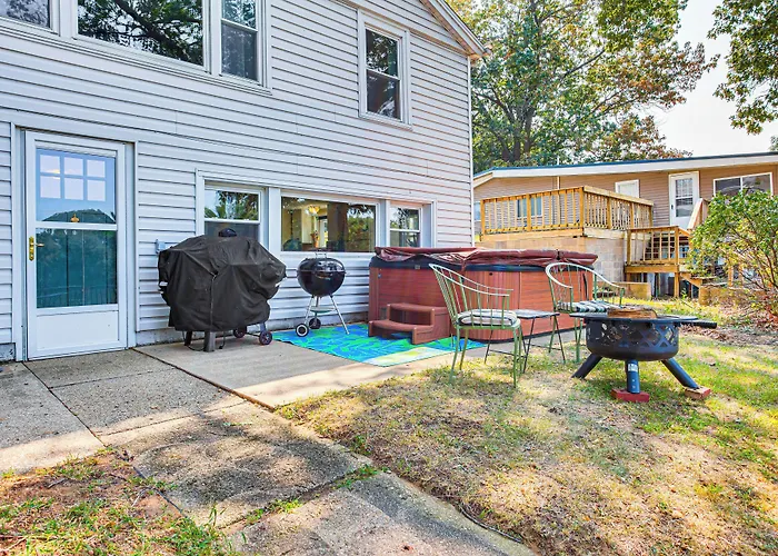 Lakefront Cabin W/ Patio In Havana!