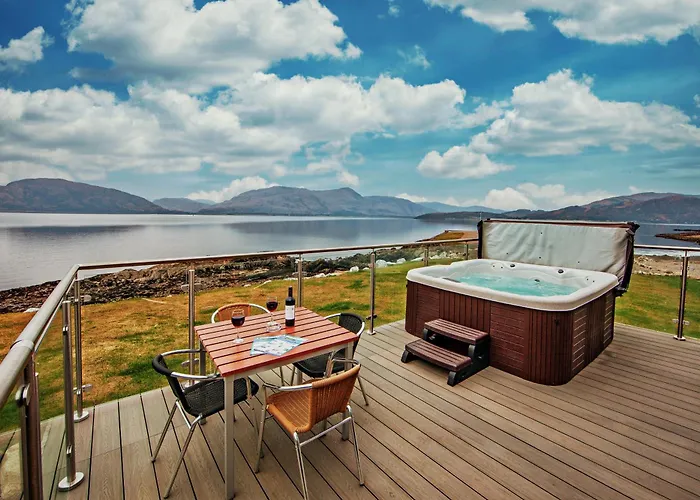 Loch Linnhe Waterfront Lodges With Hot Tubs