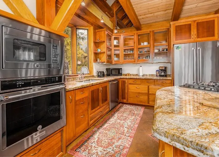 Handcrafted Girdwood Cabin Above A Quiet Pond