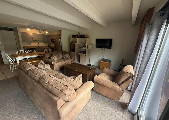 Snowflake 1 Bed Plus Den 2 Bath Sfaf