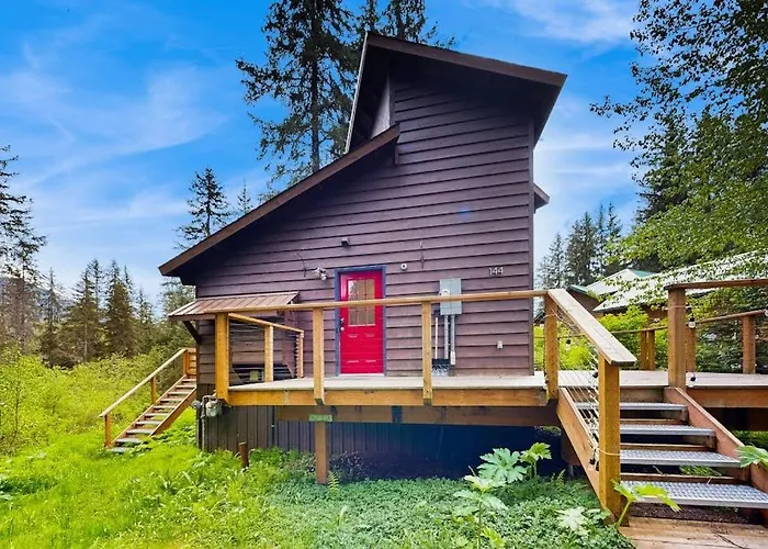 Modern Girdwood Cabin W Tall Ceilings Views