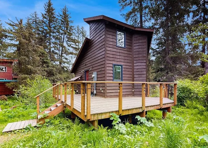 Modern Girdwood Cabin W Tall Ceilings Views