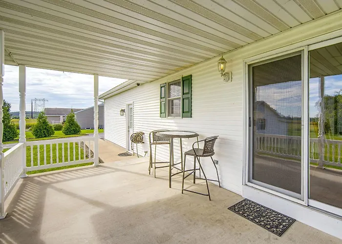 Charming Lewisburg Home W/ Hot Tub & Games!