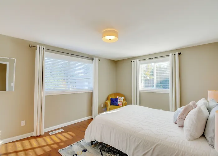 Gig Harbor Vacation Rental Home: 1 Mi To Uptown!