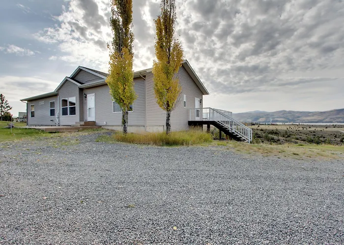 Spacious Canyon Ferry Lake House With Bar & Views!